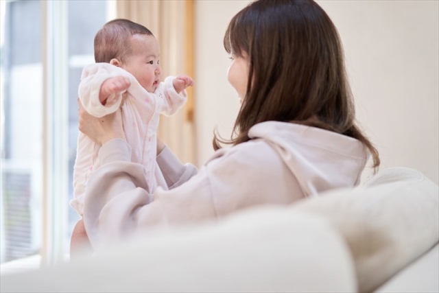 生まれたばかりの赤ちゃんのお口の中は無菌状態で、むし歯菌はいないと言われています。